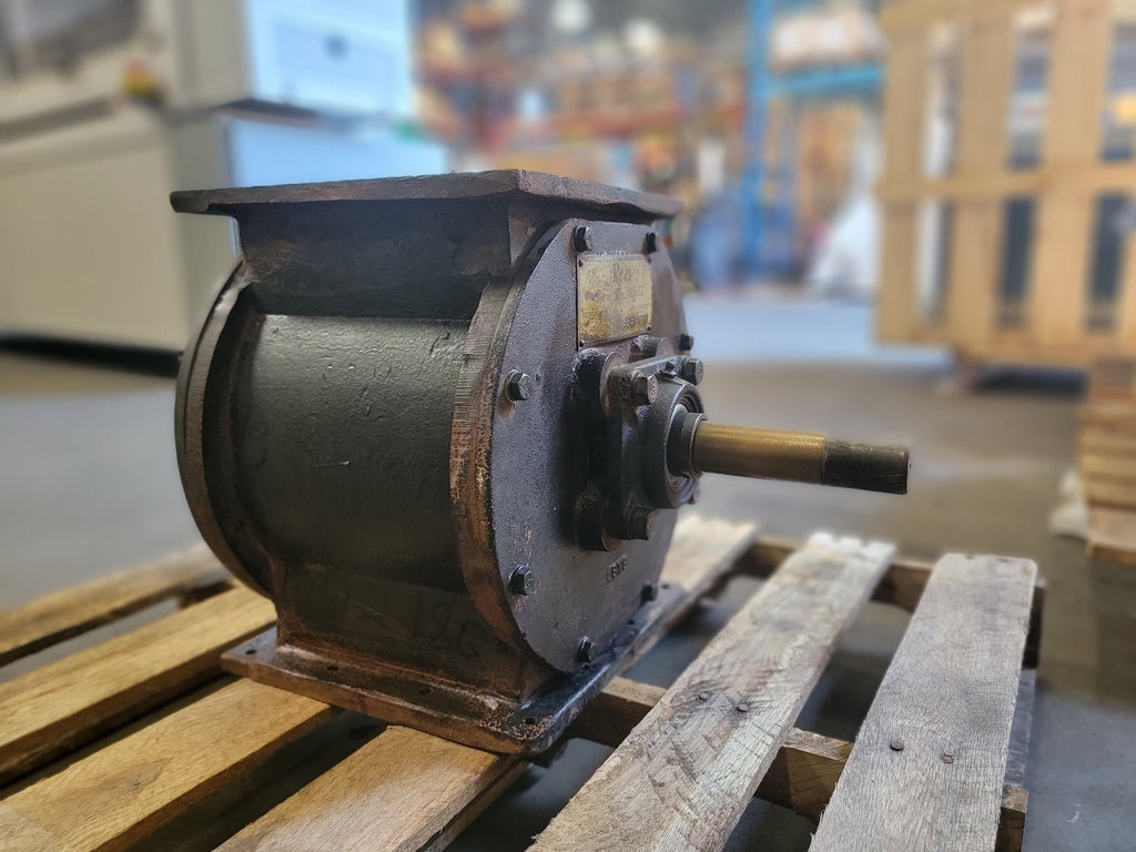 REES BLOWER PIPE MFG. CO. Rotary Airlock Valve Feeder, Cast Iron, Square Inlet, Chain Drive - Serial 11852