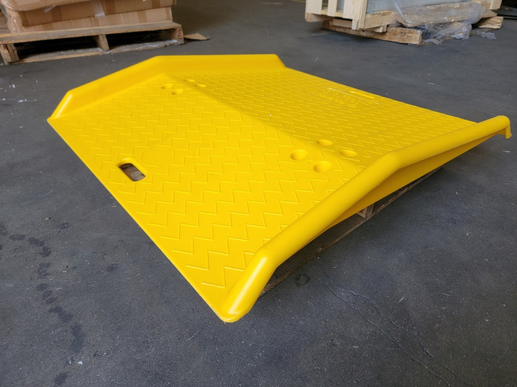GLOBAL INDUSTRIAL Portable Plastic Dock Plate For Hand Trucks 989057