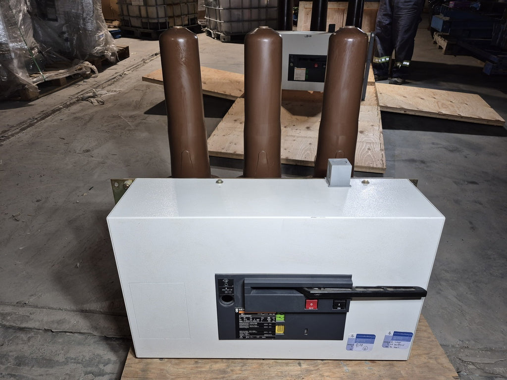 MERLIN GERIN SF1 Circuit Breaker 630A, 15kV, 95kV, 12.5kA