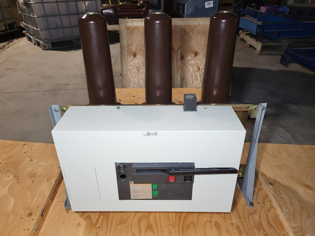 SCHNEIDER ELECTRIC SF1 Circuit Breaker 630A, 24kV, 125kV, 25kA
