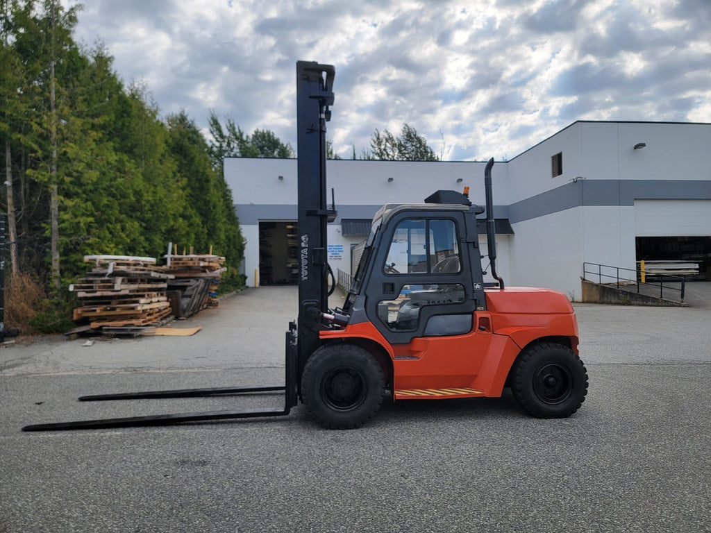 TOYOTA 15,500 lb Forklift 7FDU70