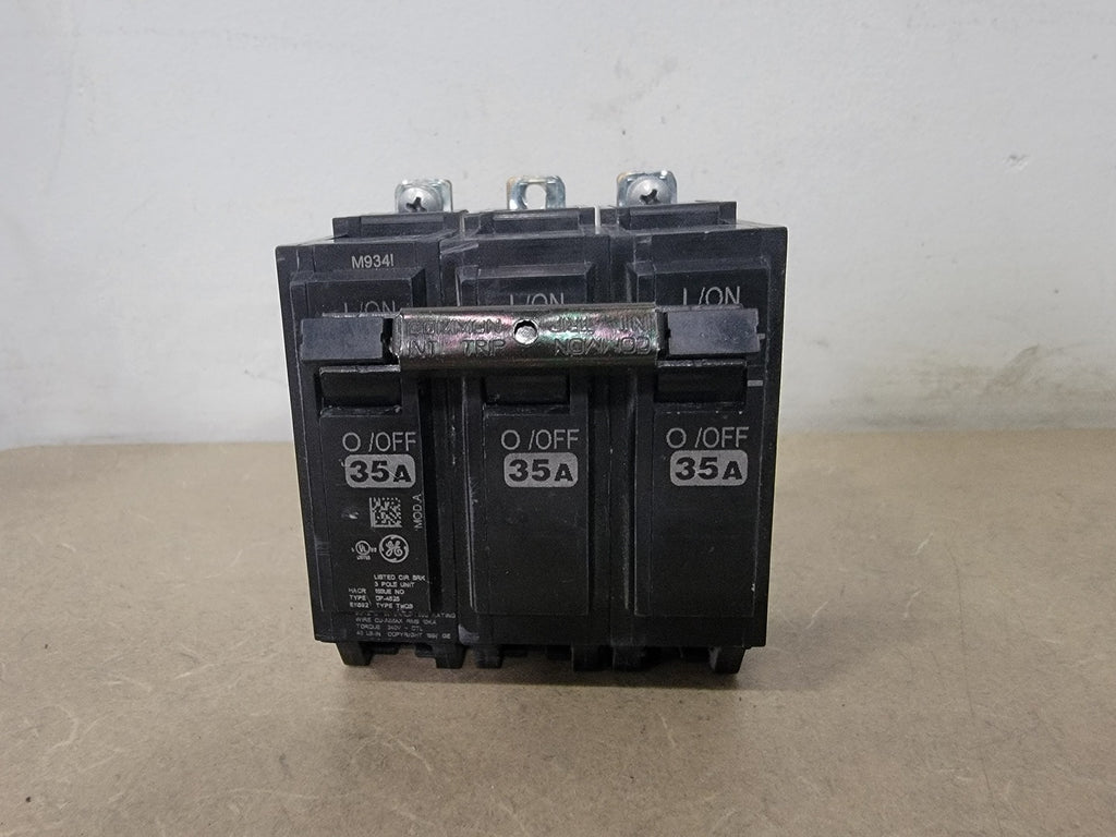 GENERAL ELECTRIC 35 Amp, 3 Pole, 240 volts Circuit Breaker THQB32035