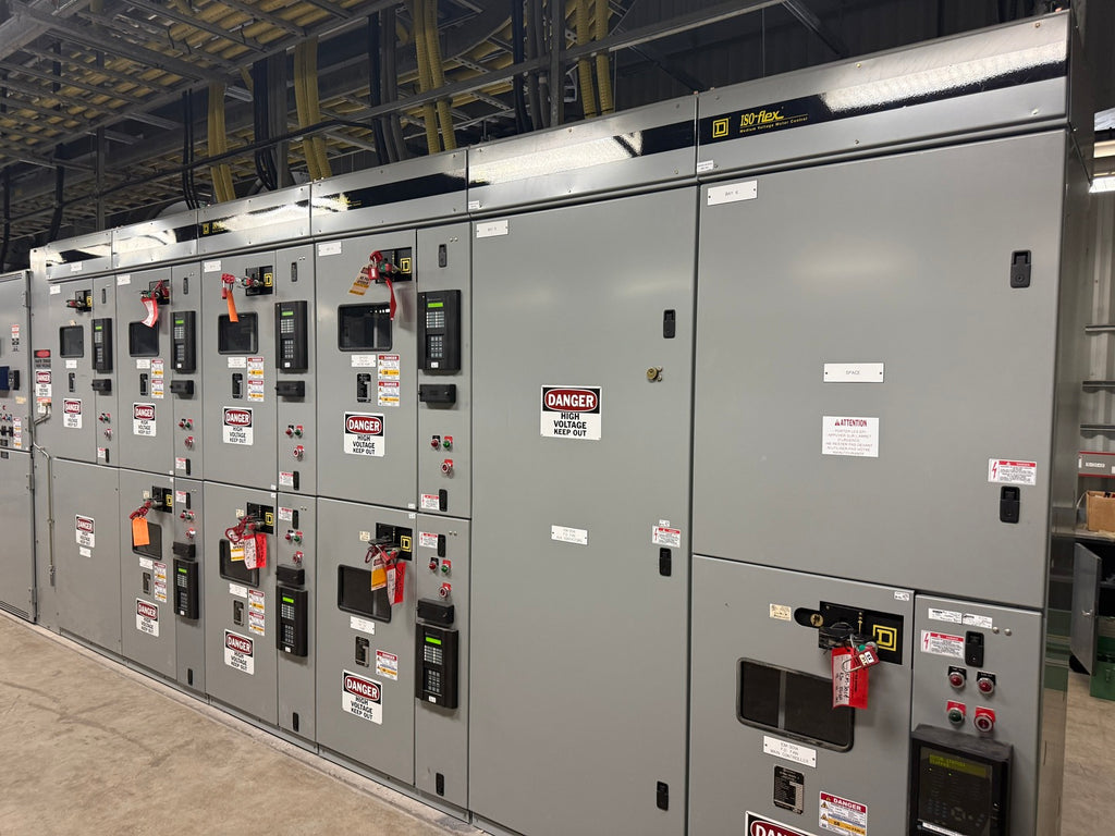 SQUARE D 5 kV Iso-Flex Model 4 Switchgear Lineup w/ Main Tie Breaker