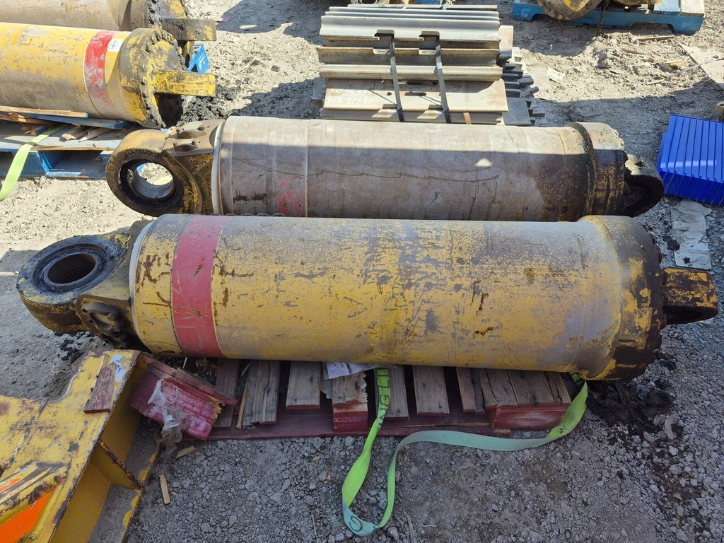 Pair of THM209 LH & RH Hoist Cylinders, 77 x 18 x 18 in.
