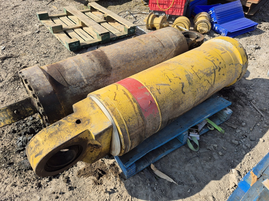 Pair of THM211 LH & RH Hoist Cylinders, 77 x 18 x 18 in.