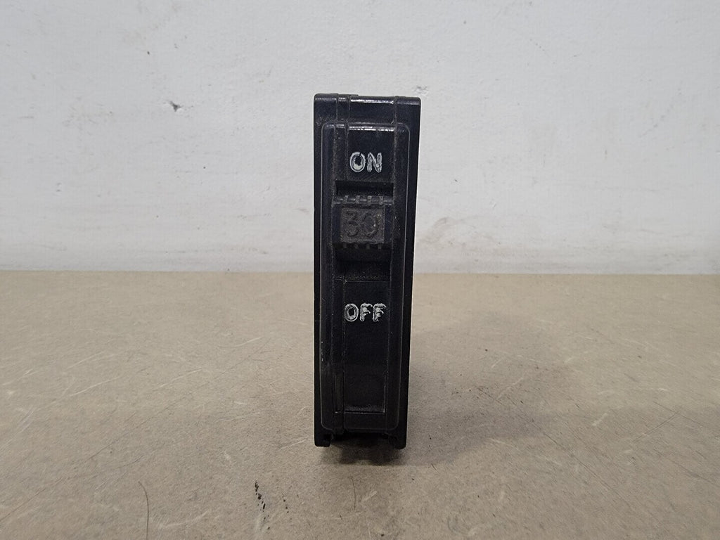 SQUARE D 30 Amp, 1 Pole, 120/240 volts Circuit Breaker QO130