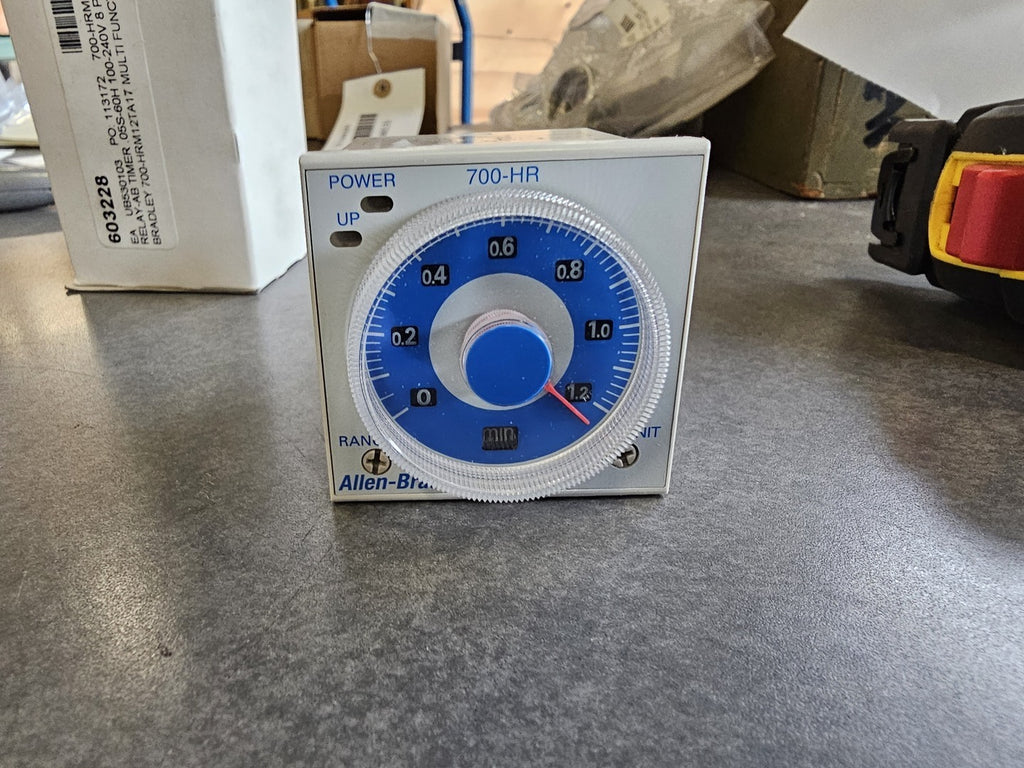 ALLEN-BRADLEY 700-HRM12TA17 On-Delay Timing Relay 5 Amps, 240 VDC, 0.5 Sec-60 H. Range