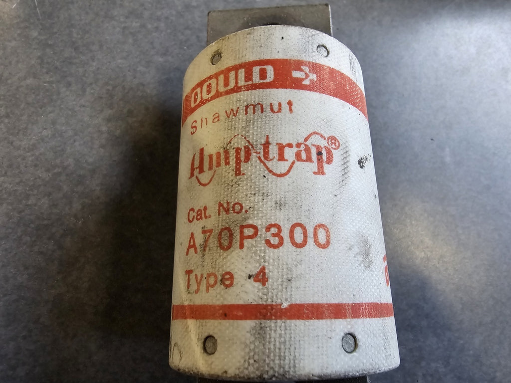GOULD SHAWMUT 300 Amp 700 VAC Amptrap Fuse A70P300