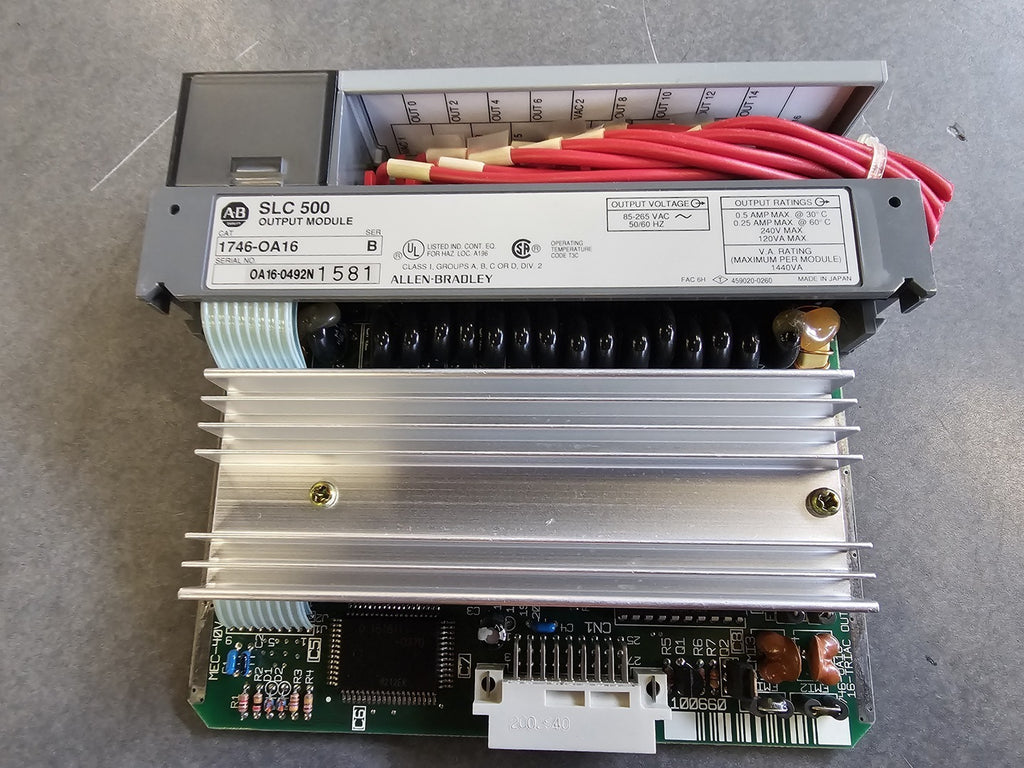 ALLEN-BRADLEY SLC 500 Output Module 1746-OA16
