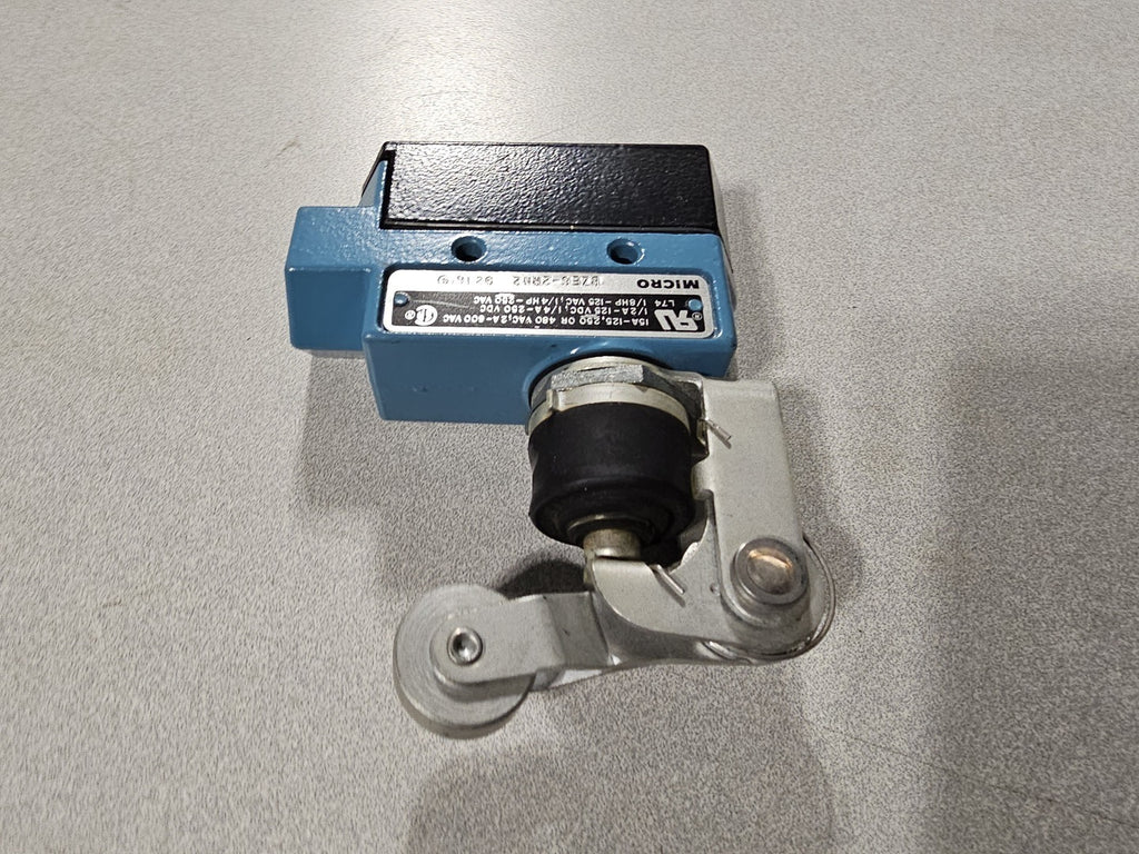 HONEYWELL Top Roller Arm Limit Switch NEMA 1, 15A, 600VAC  BZE6-2RN2