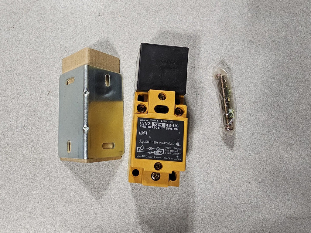 OMRON 120VAC Photoelectric Switch E3N2-D2Y44B-US