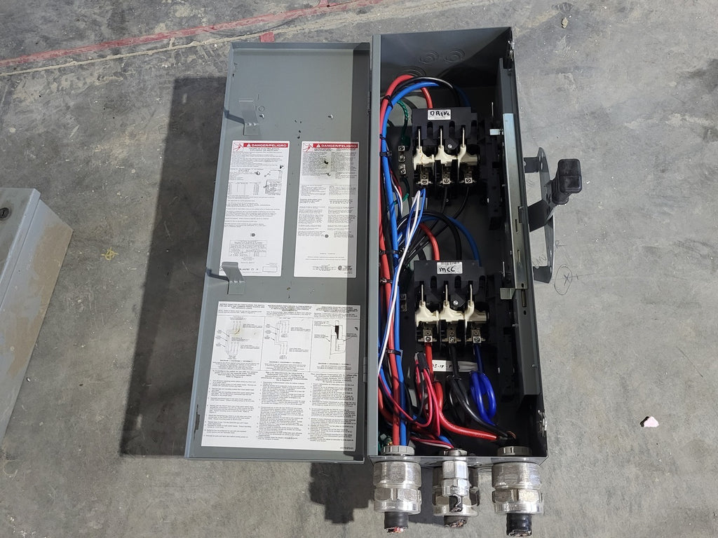 SQUARE D 60 Amp, 600 Volt Double Throw Safety Switch DTU362
