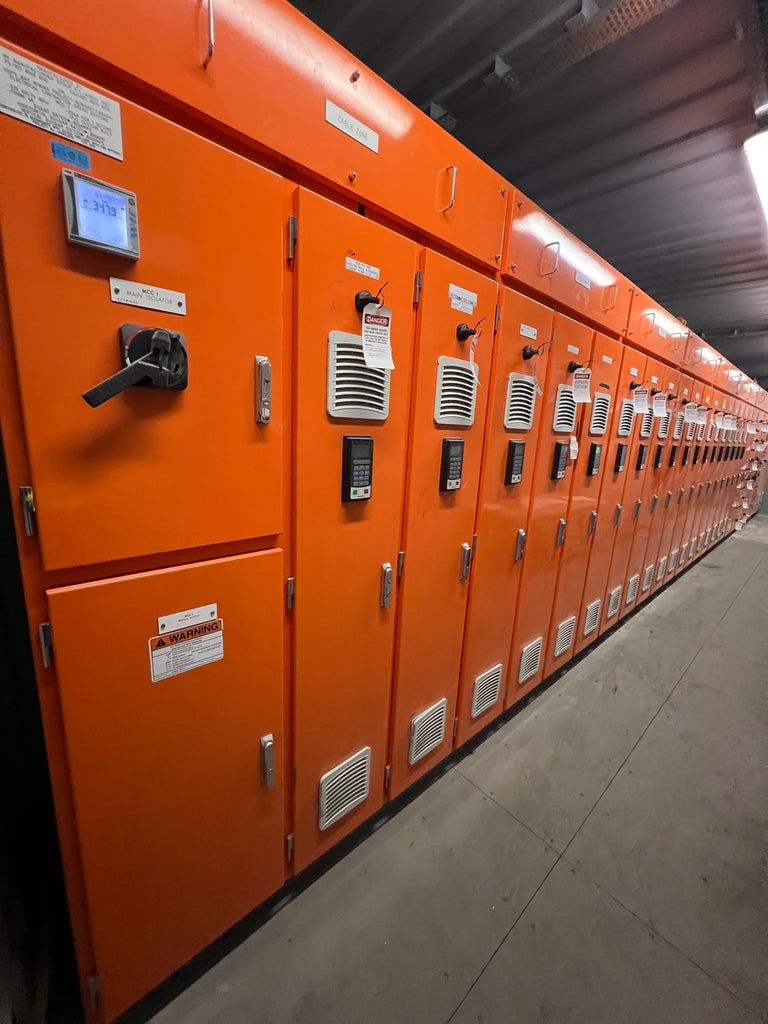 MV MANUFACTURING GROUP 800A Motor Control Center MCC, 575V, 800A Bus, Form 4A, IP42 Enclosure