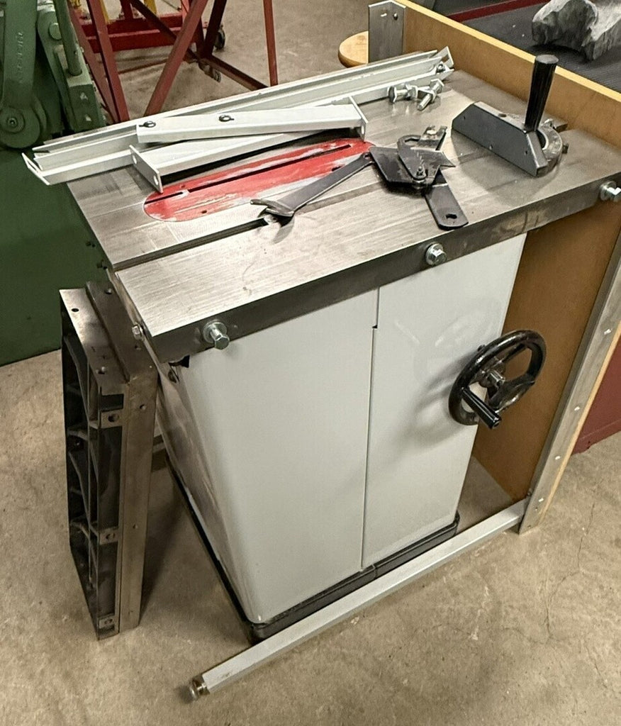 DELTA 10" Industrial Unisaw Table Saw 36-R31