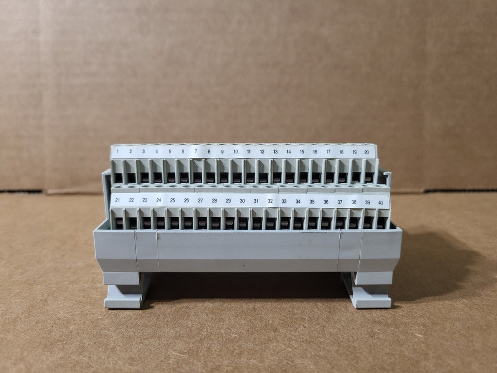 ALLEN-BRADLEY 20-Contact Female Interface Module 1492-IFM20F-F-2