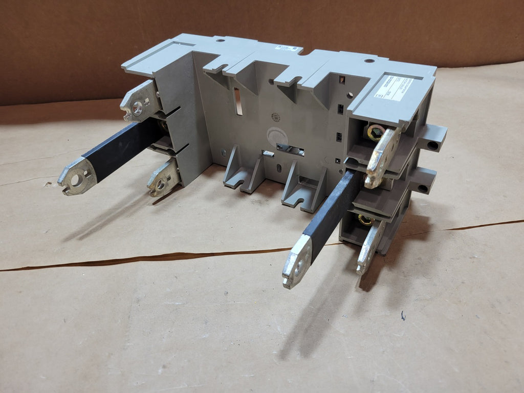 MERLIN GERIN Circuit Breaker Adapter 039-000028-0000