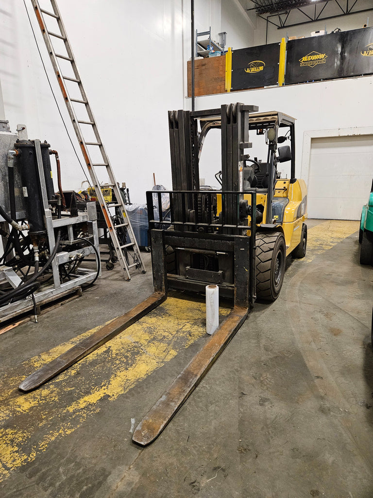 CATERPILLAR 12,000 lb Forklift P12000