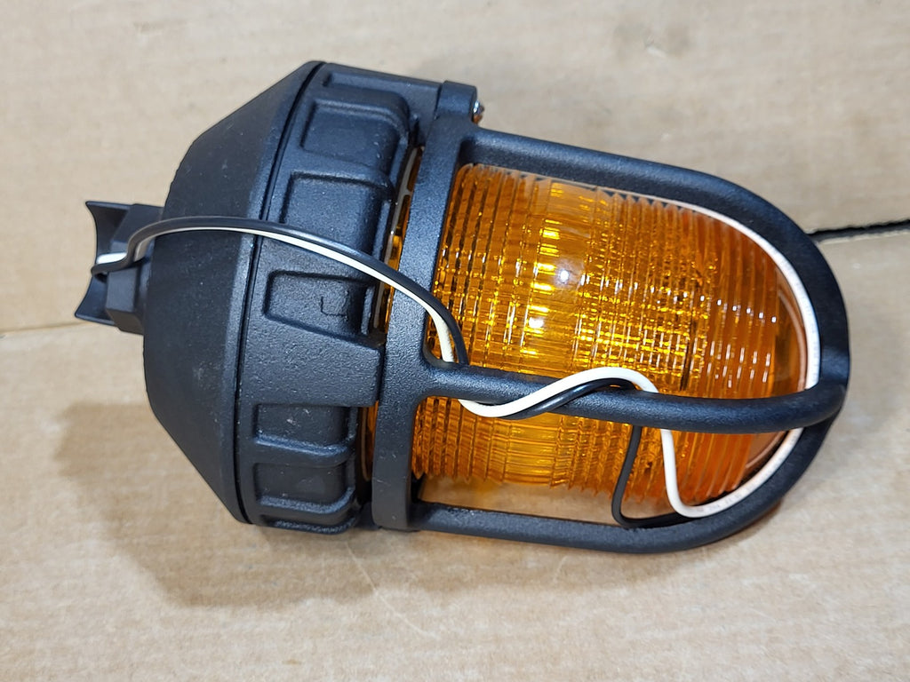 FEDERAL SIGNAL Amber Hazardous-Location Strobe Light 151XST-120A