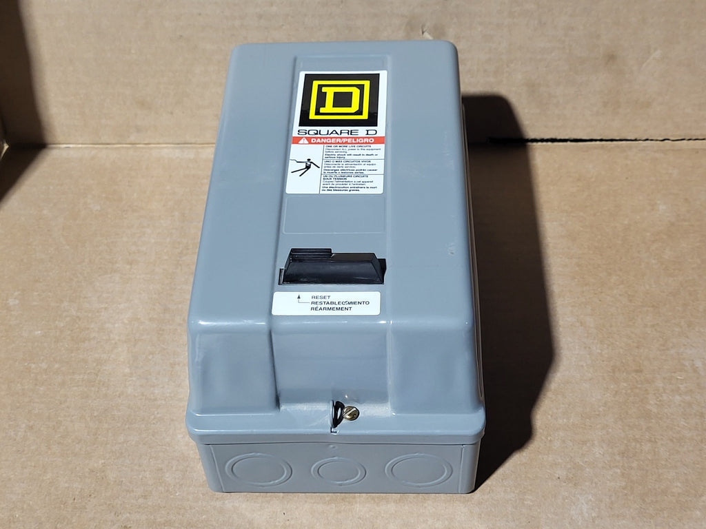 SQUARE D 2 hp, NEMA Size 0 Magnetic Motor Starter 8536SBG1V02S