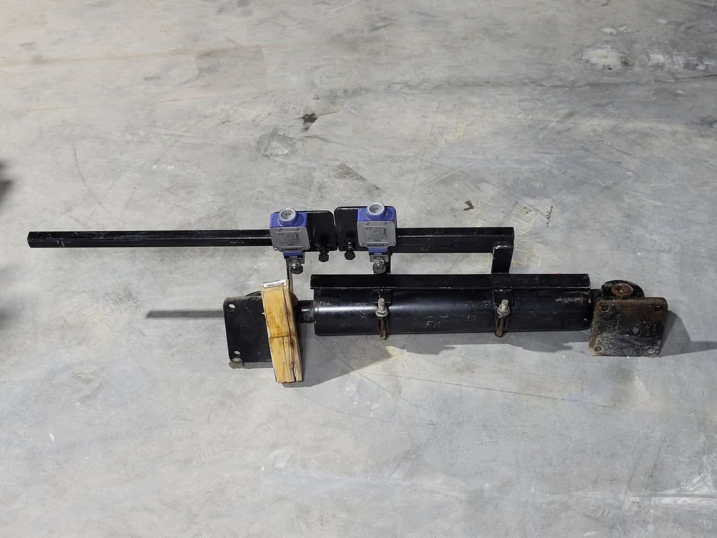 TELEMECANIQUE Limit Switch XCKL w/ Hydraulic Cylinder