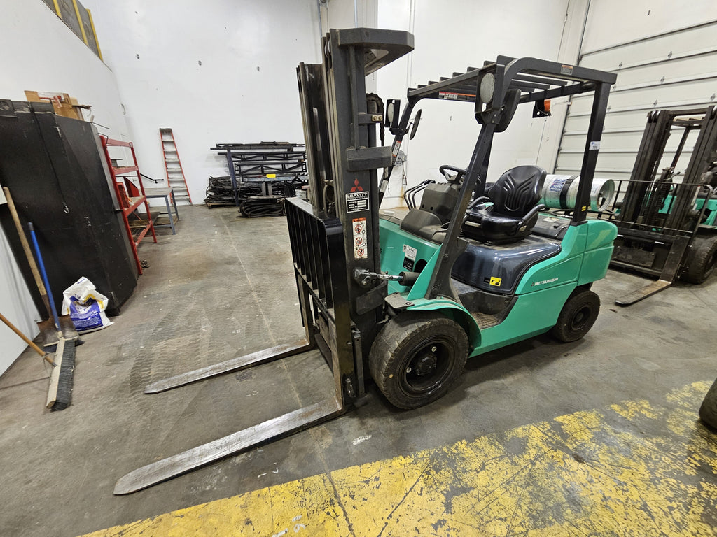 MITSUBISHI 6,000 lb Forklift FG30N