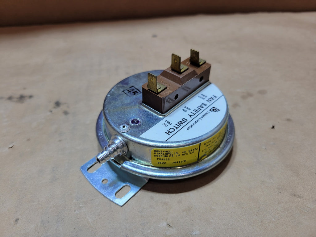 LIEBERT 15 Amp, 120 to 277 VAC, Fan Safety Switch FP4022