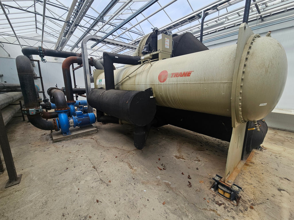 TRANE 684 kW CenTraVac Water-Cooled Chiller CVHF870
