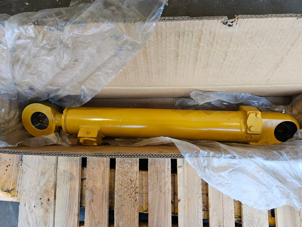 CATERPILLAR Right Hand Steering Cylinder 605-8785