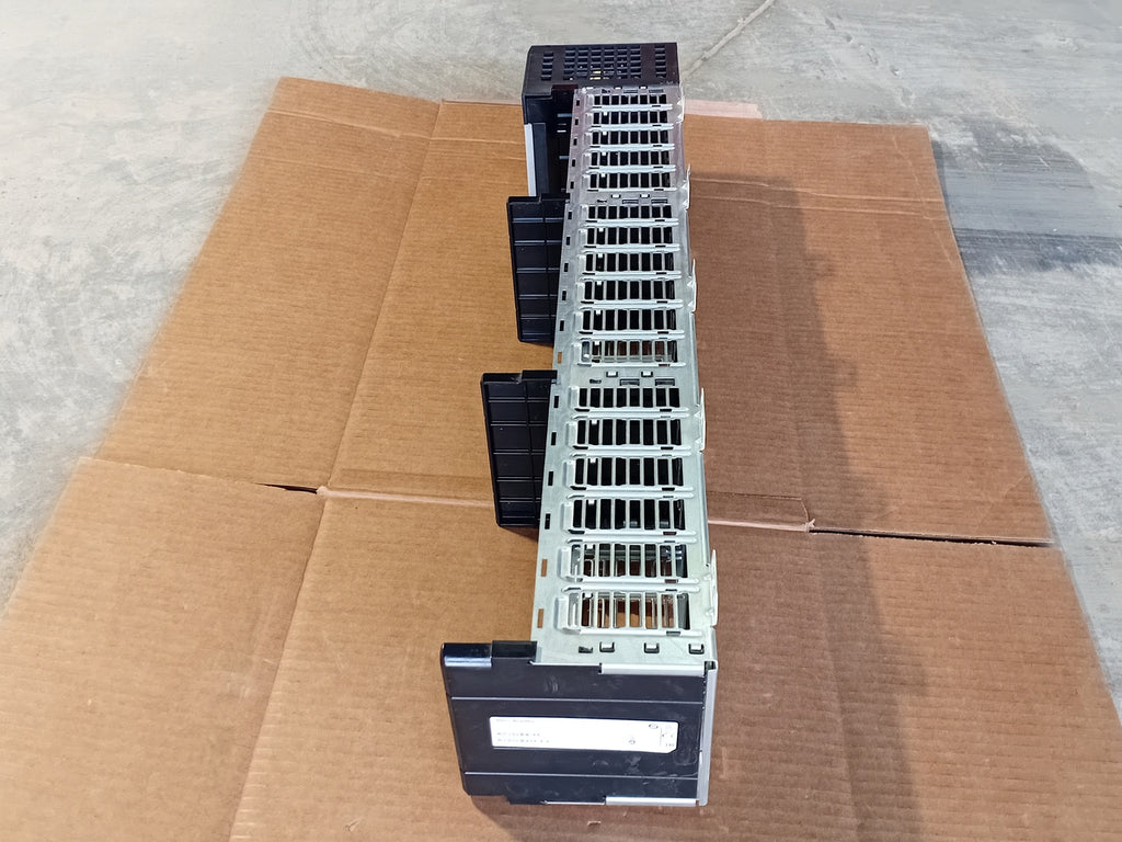ALLEN-BRADLEY ControlLogix 17 Slots Chassis 1756-A17 w/ AC Power Supply 1756-PA75/B