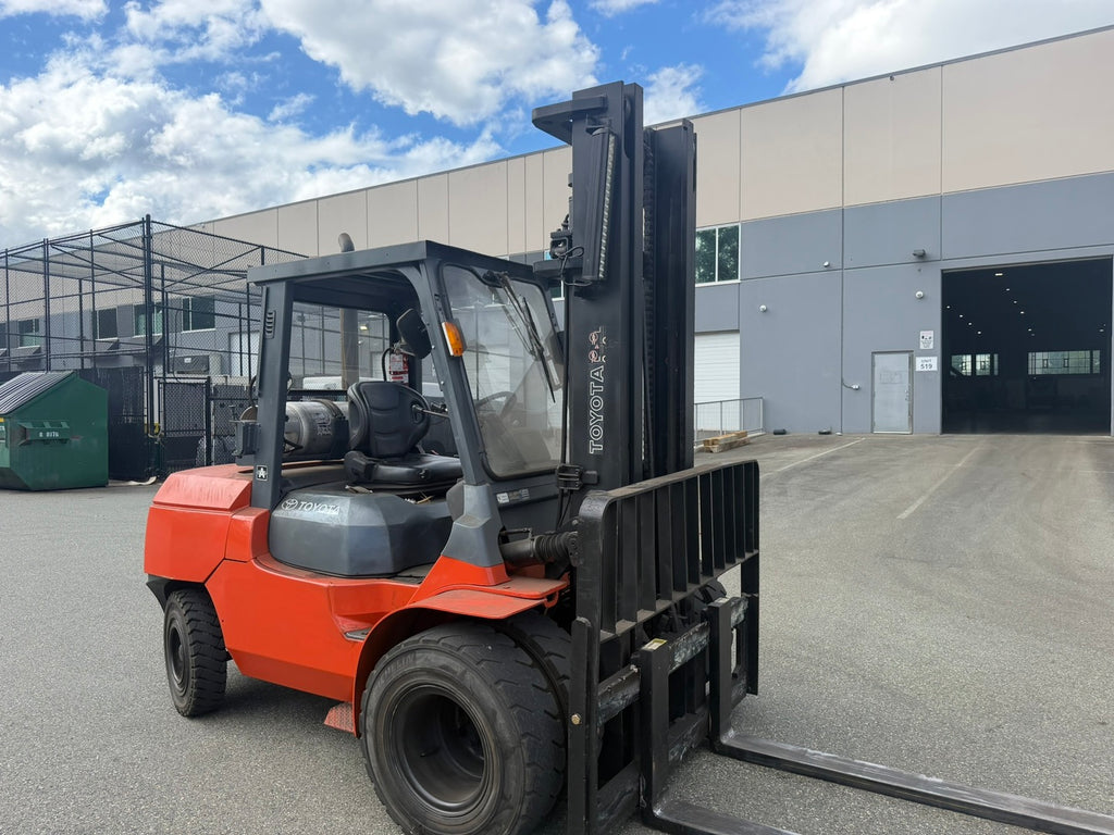 TOYOTA 10,000 lb Forklift 7FGU45