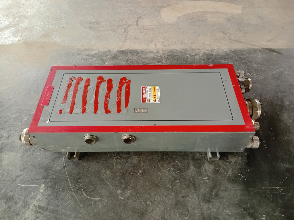 SQUARE D 225 Amp, 208Y/120 Volt, 3-Ph, 30 Circuits Panelboard 12239516310010001