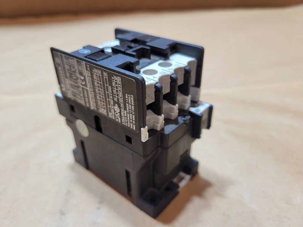 MOELLER 3-Pole Contactor 20A with 110/120VAC Coil DIL00M