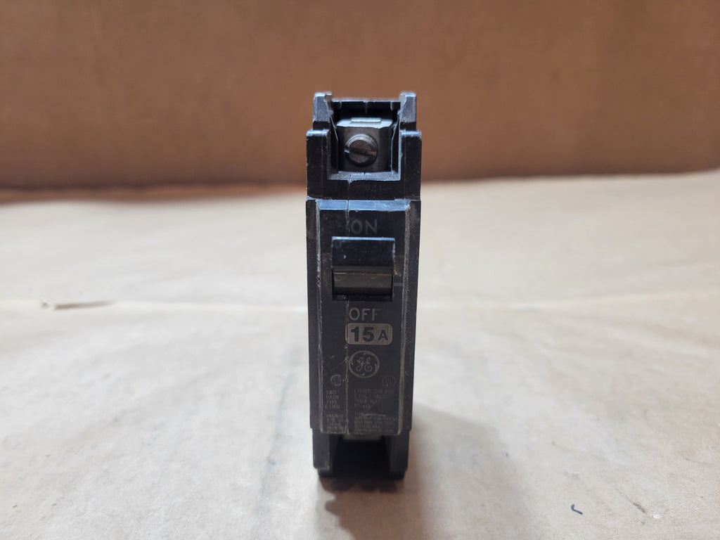 GENERAL ELECTRIC 15 Amp, 1 Pole, 120/240VAC Plug-In Circuit Breaker Type THQC