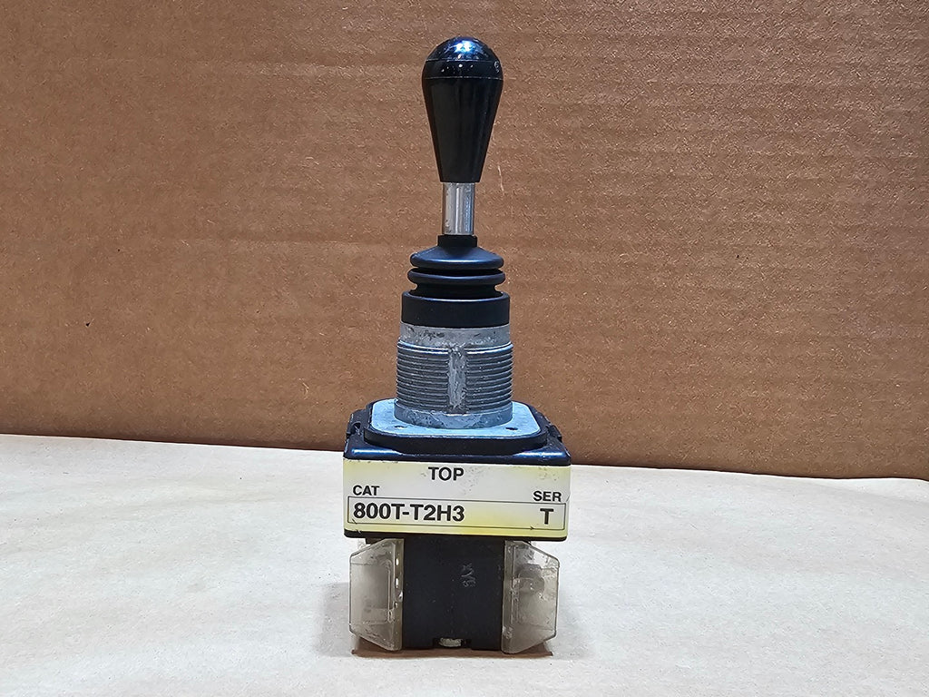 ALLEN-BRADLEY 800T-T2H3 Series T 30.5mm 2-Way Spring Return Toggle Switch w/ Contact Blocks