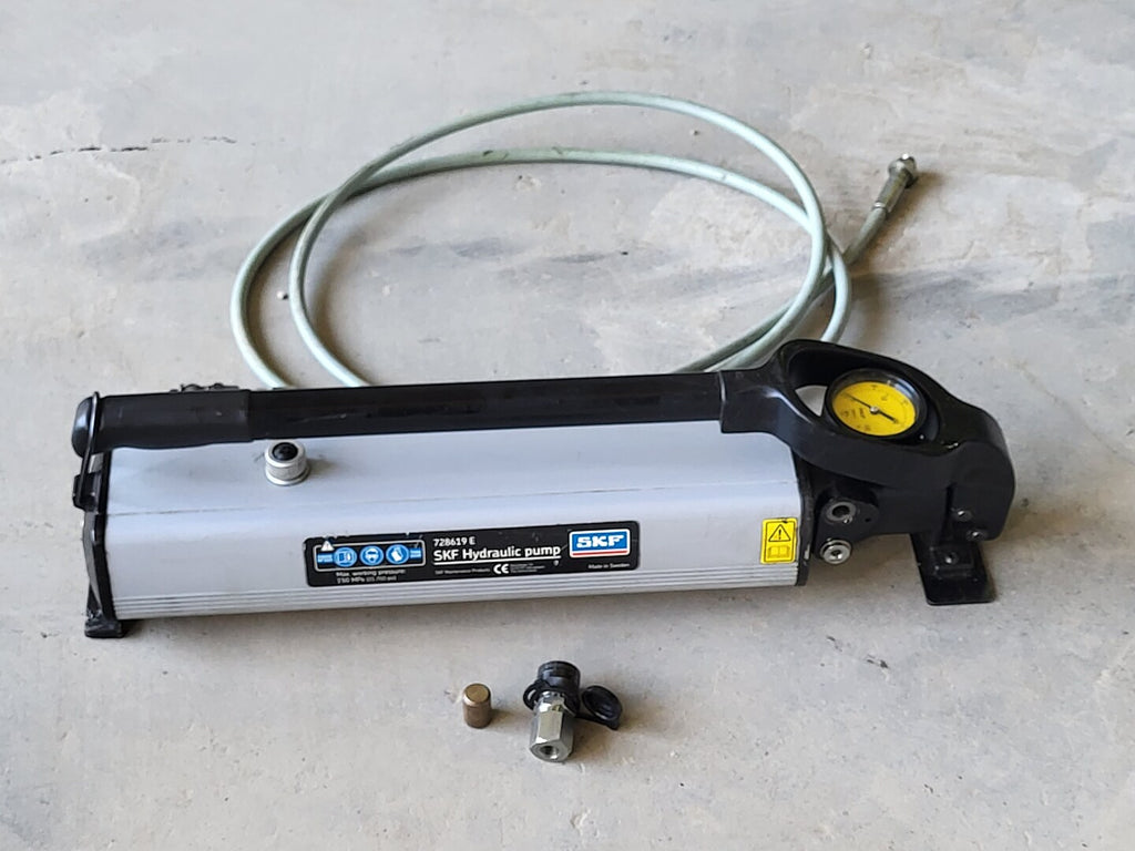 SKF 728619 E 150 MPa 21,750 PSI High-Pressure Hydraulic Hand Pump Kit With Gauge & Case
