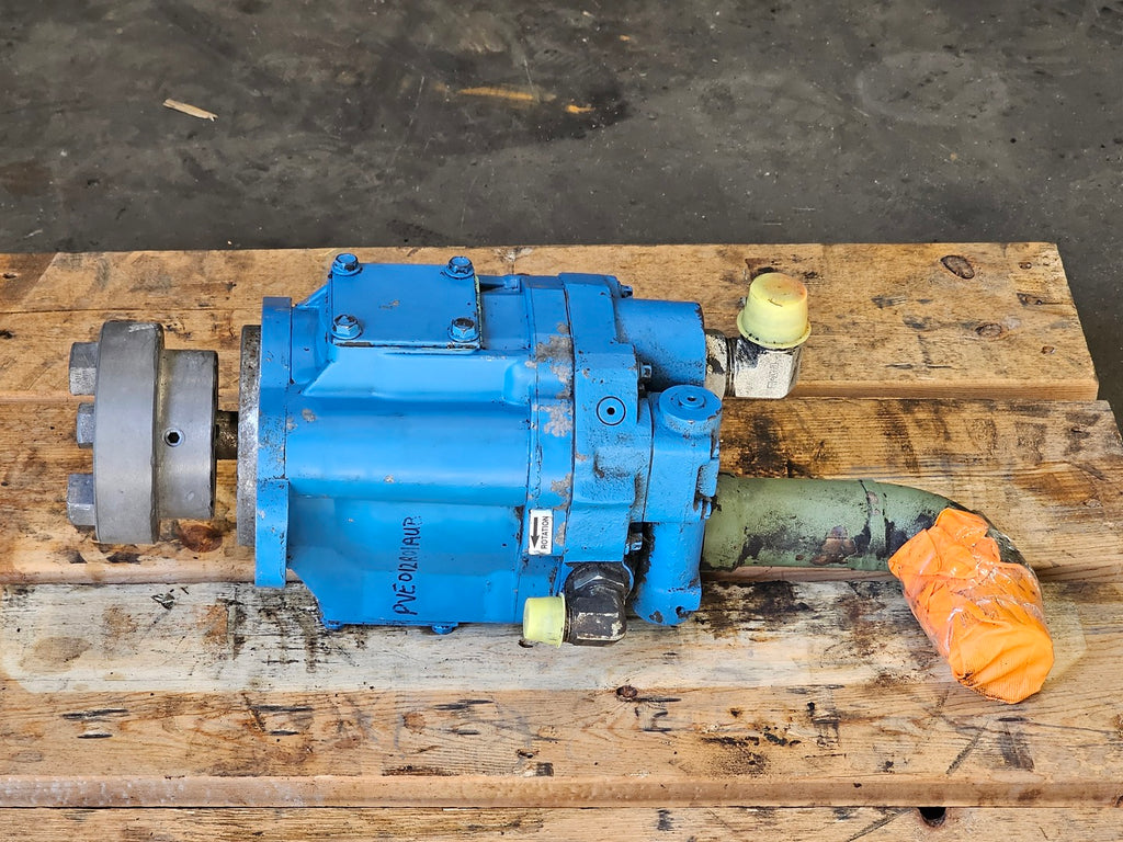 EATON PVE012 Hydraulic Axial Piston Pump 02-341522 25.2 cm3 Right-Hand