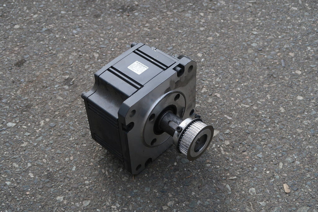 MITSUBISHI 2 kW, 11 Amp, 138 volts, 3-Phase AC Servo Motor HC-SFS202-K