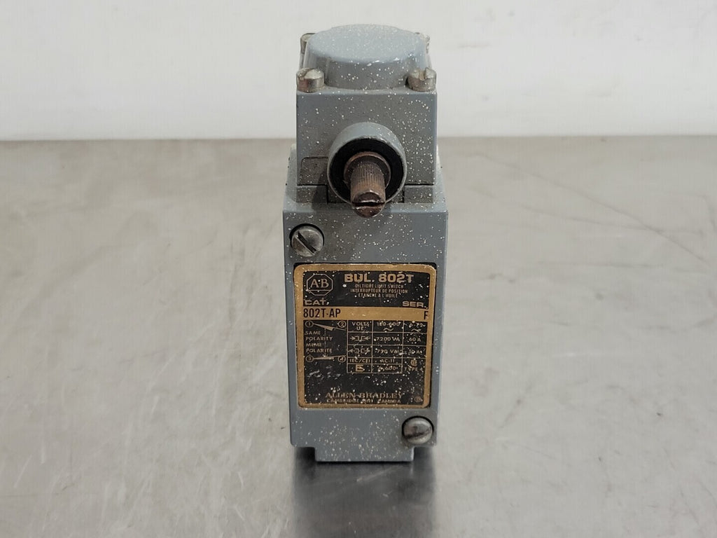 ALLEN-BRADLEY Plug-In Oiltight Limit Switch NEMA 1, 10A, 600VAC, 802T-AP