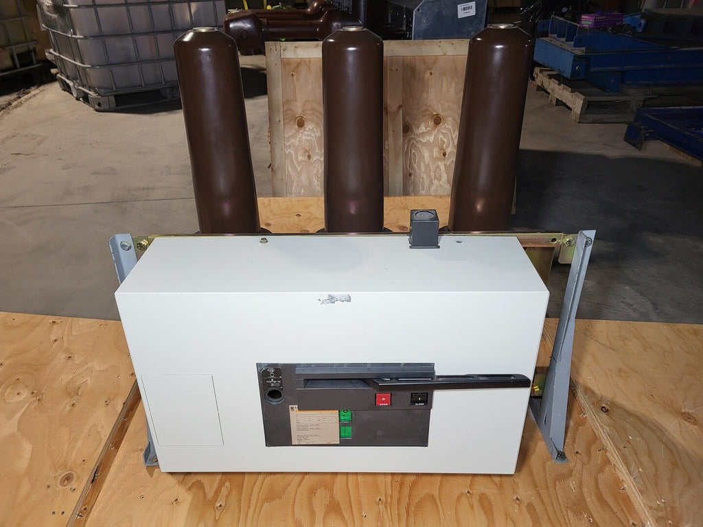 SCHNEIDER ELECTRIC SF1 Circuit Breaker 630A, 24kV, 125kV, 25kA