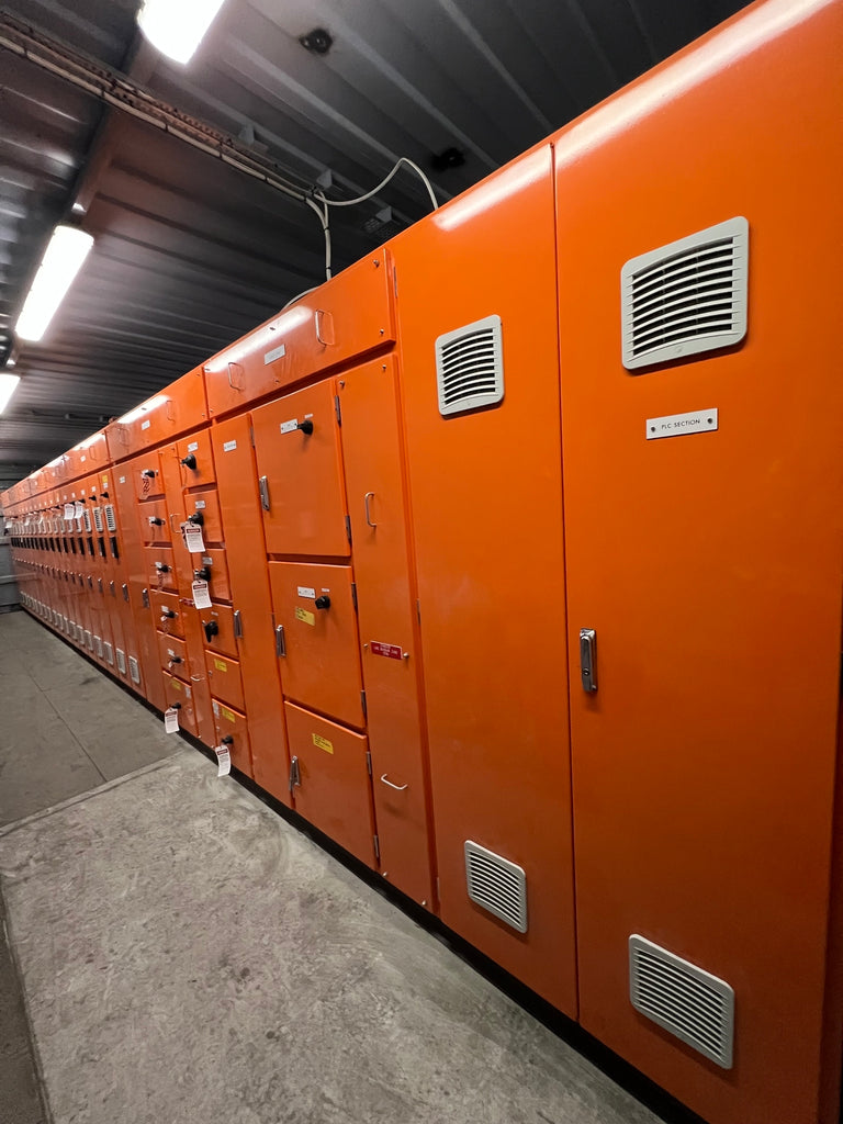 MV MANUFACTURING GROUP 800A Motor Control Center MCC, 575V, 800A Bus, Form 4A, IP42 Enclosure