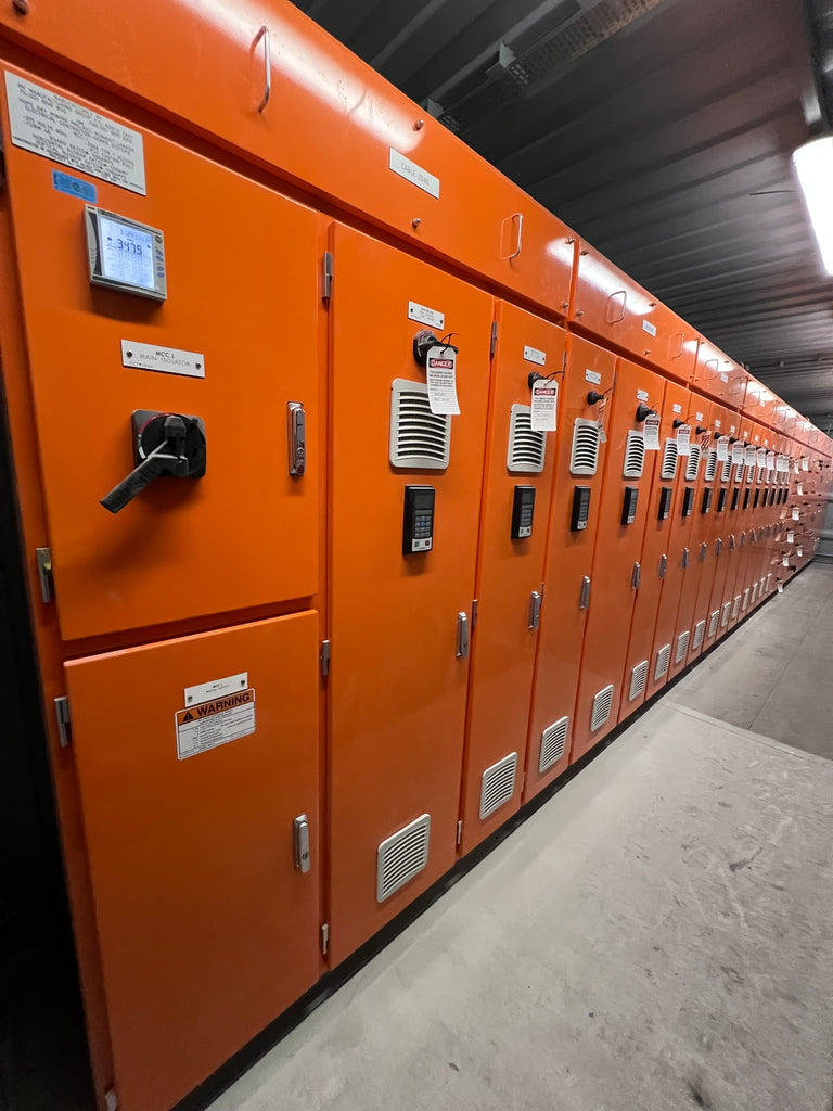MV MANUFACTURING GROUP 800A Motor Control Center MCC, 575V, 800A Bus, Form 4A, IP42 Enclosure