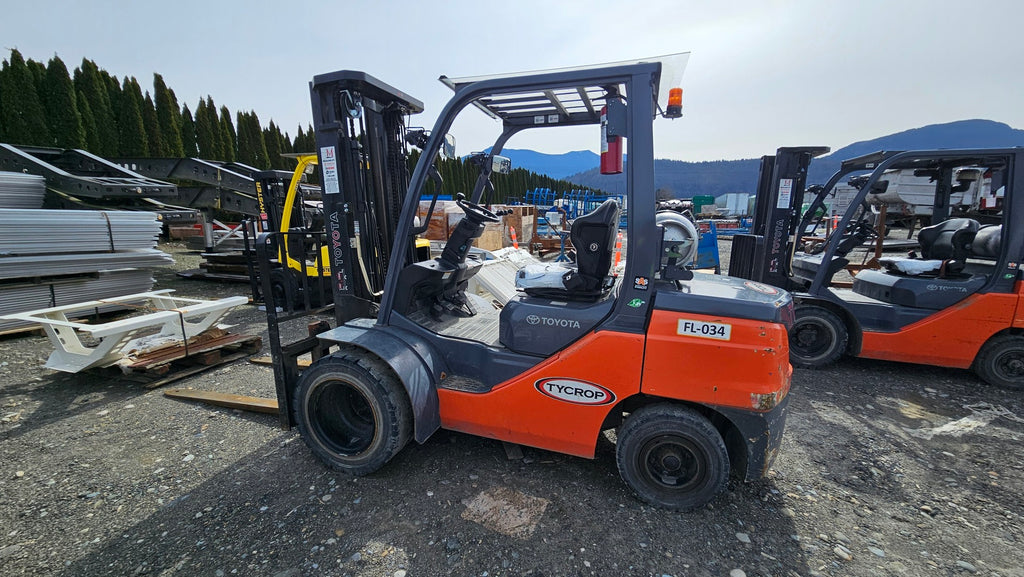 TOYOTA 6,500 lb Dually Forklift 8FGU32