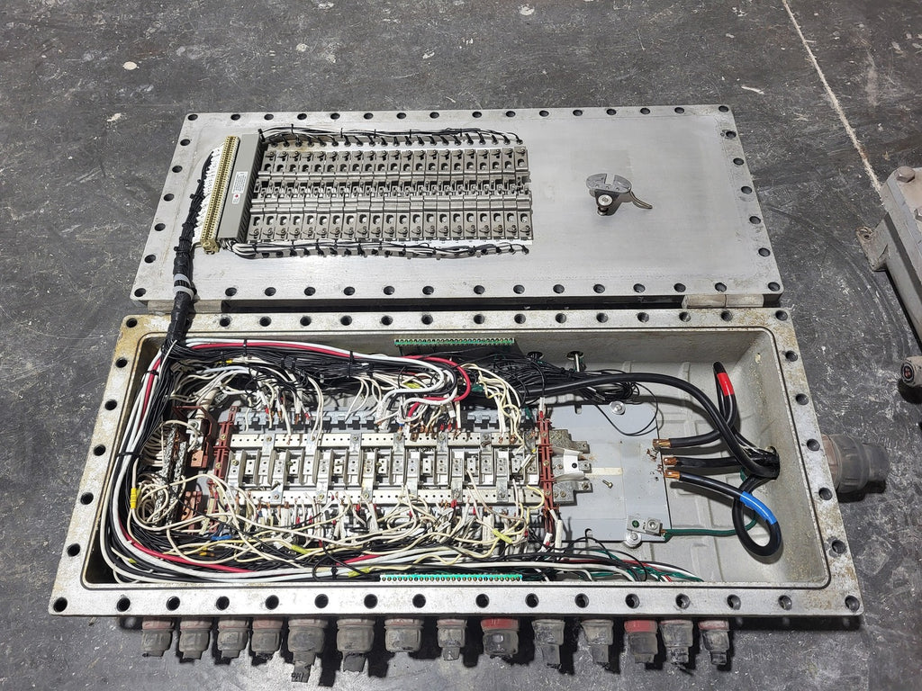 APPLETON 225 Amps, 120/208 Volts, 3 Ph, 42 Circuits Panelboard XPE32252B.K133