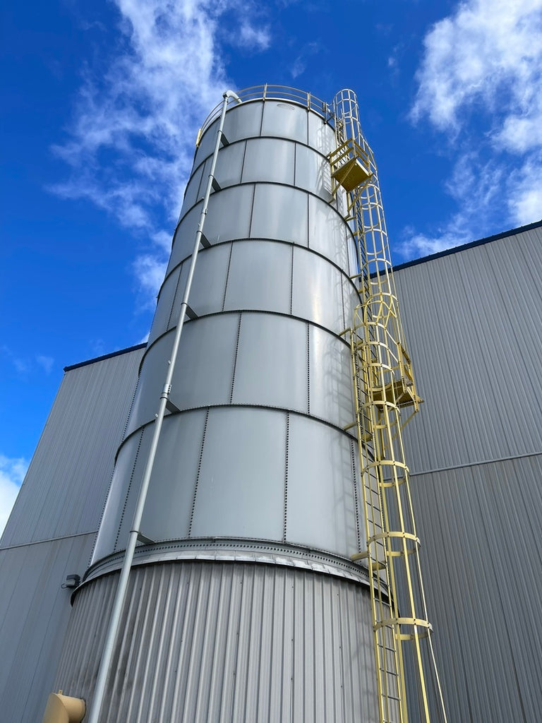 500 Ton Cement silo w/ 2 blowers and auger