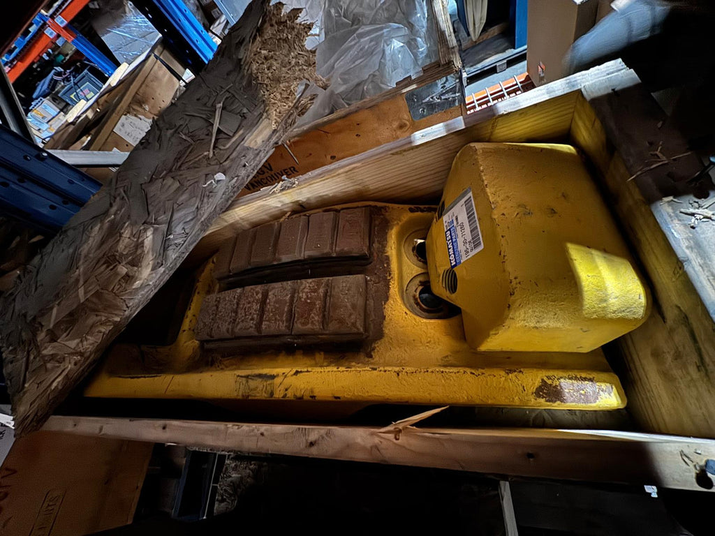 KOMATSU Guard 195-27-41150 w/ 195-30-71260 Guide