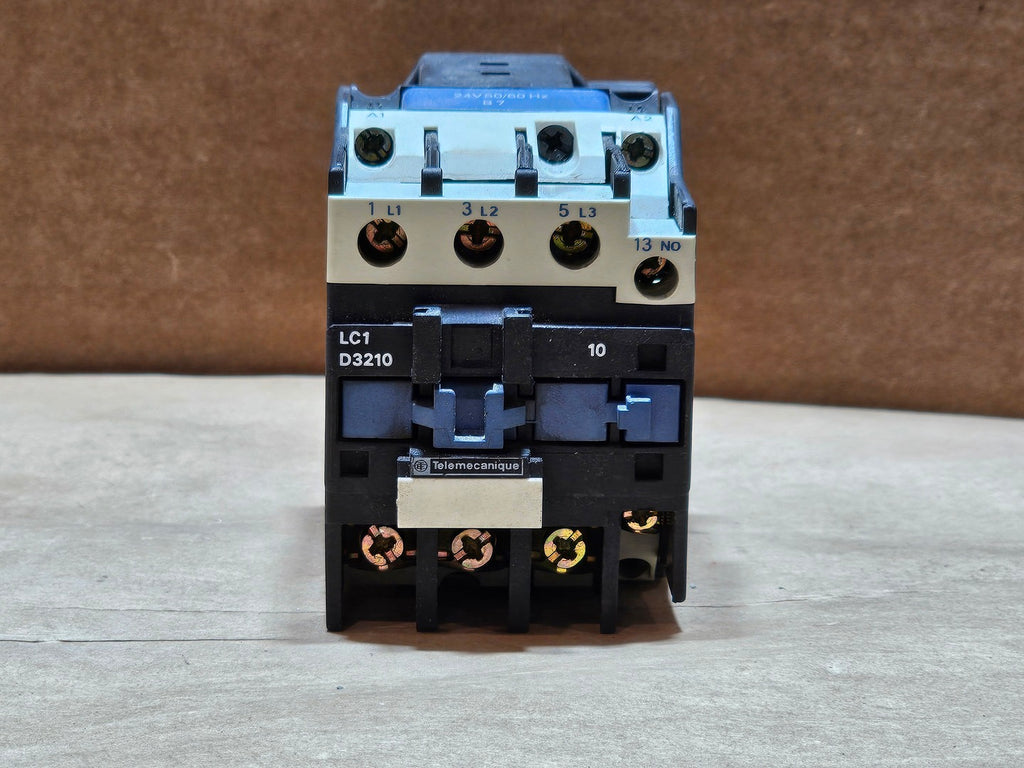 TELEMECANIQUE 50A, 600V, 30HP Contactor LC1D3210