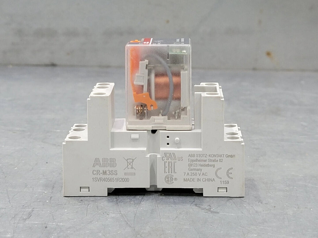 ABB 12 Amp Pluggable Interface Relay CR-M024AC2L w/ Relay Socket 1SVR405651R2000