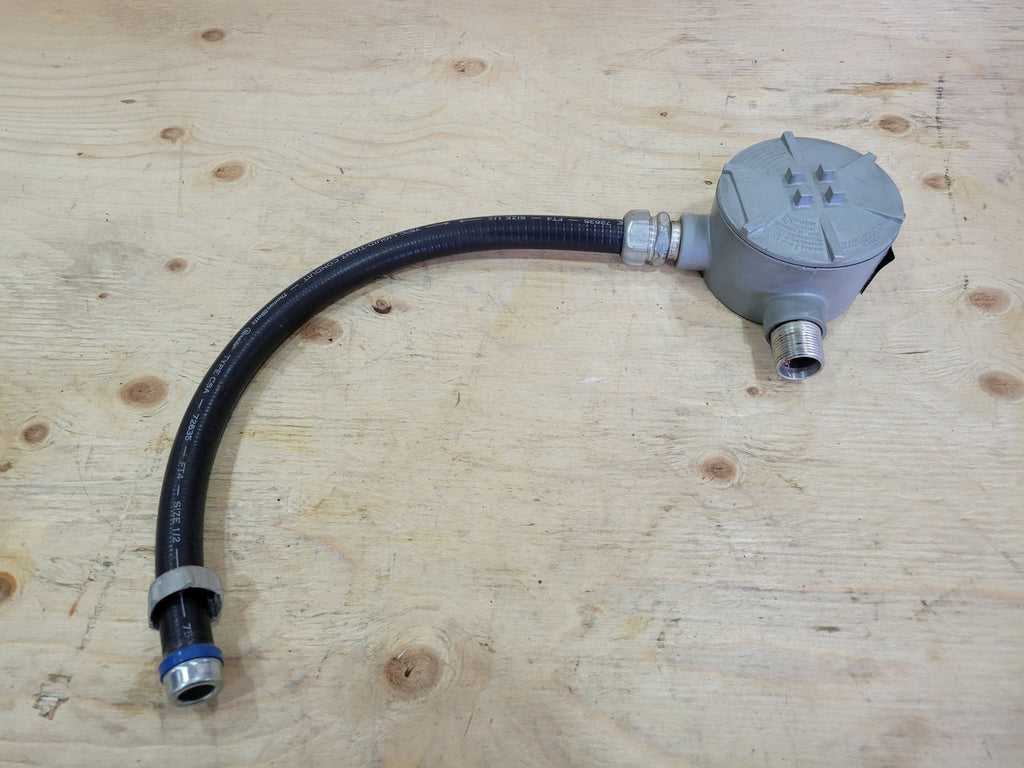 REDODOT 3/4" Conduit Outlet Box JB-F-A w/ Armoured Cable