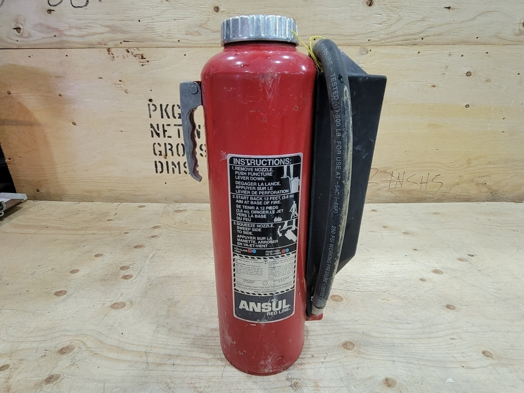 Línea Roja 18 libras. Extintor de incendios Purple-K No. YJ713412 