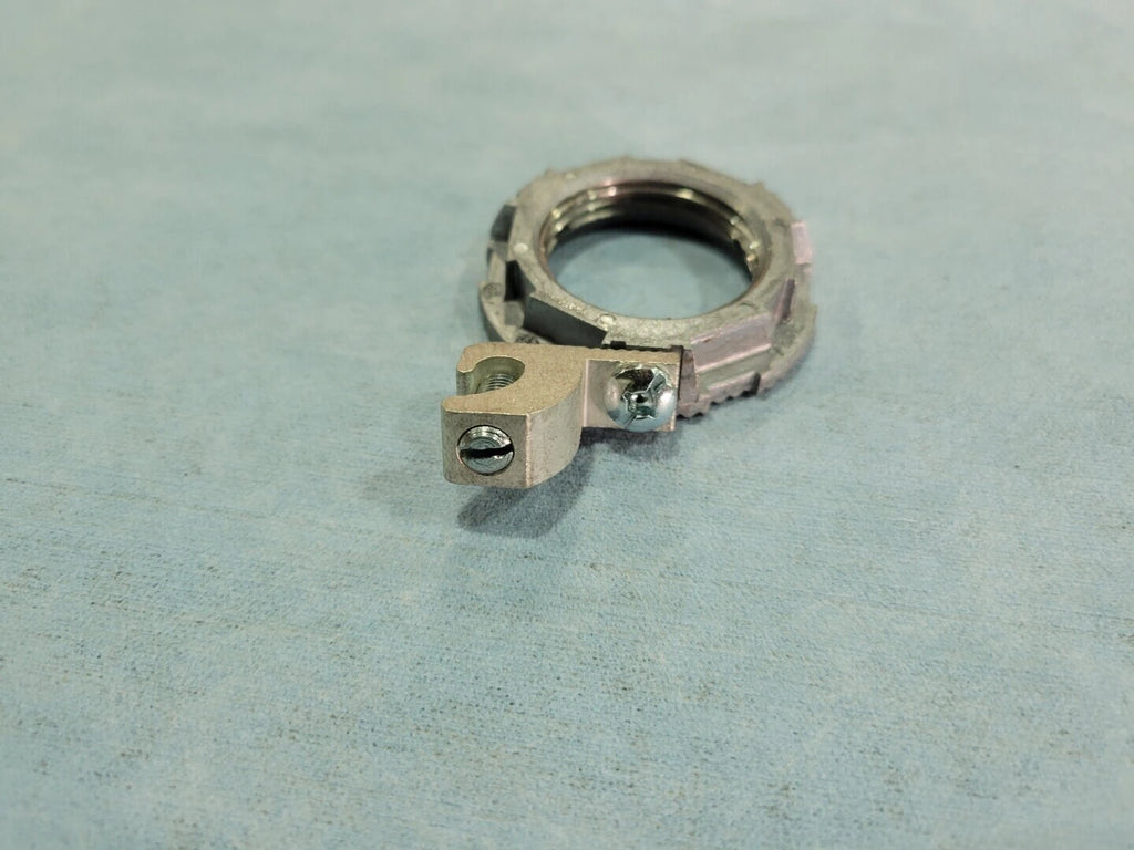 T&B FITTINGS 1" Bond Star Locknut & Lug L100GRL